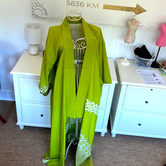 Vintage Silk Kimono in lime green - Picture 1 of 7